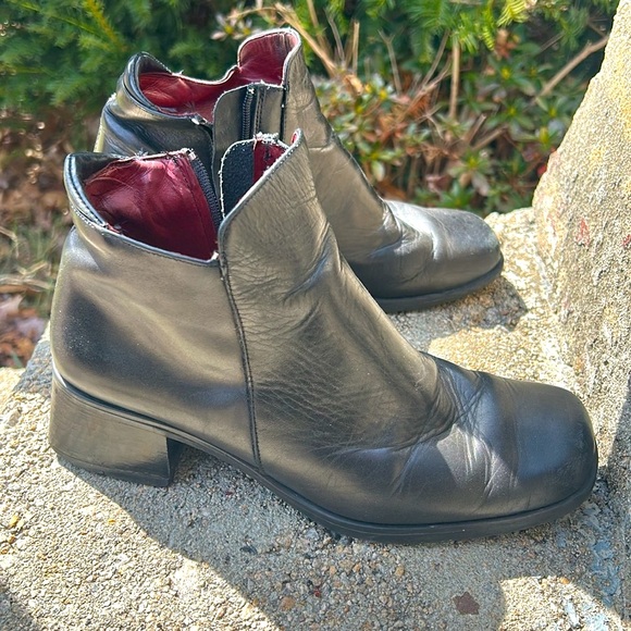 Santana Canada Waterproof Leather Block Booties - Picture 1 of 5